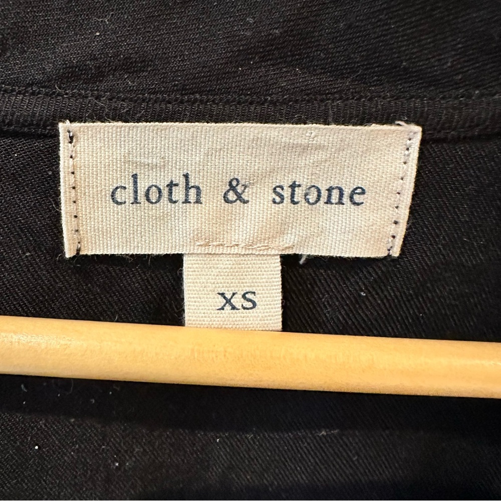 Anthropologie CLOTH & STONE Women Top Sz XS Black V-Neck Short Sleeve Rayon‎ - Picture 3 of 4